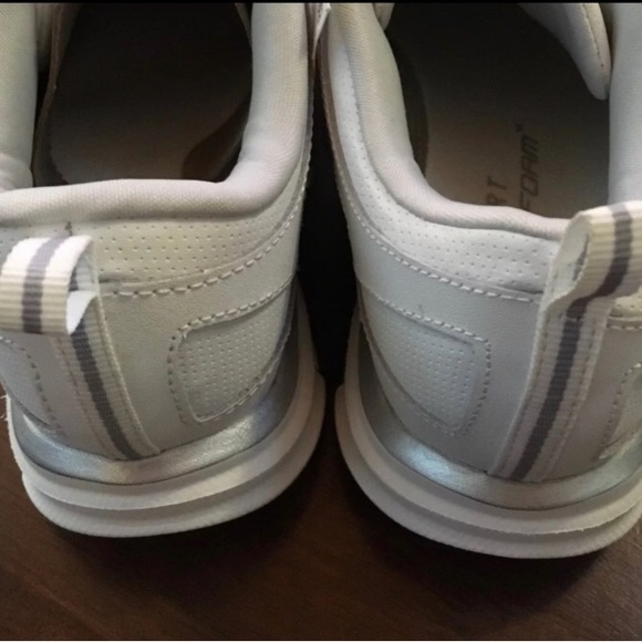 Skechers, NWT NB - Picture 4 of 5